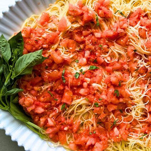 Pasta with Fresh Tomato Sauce