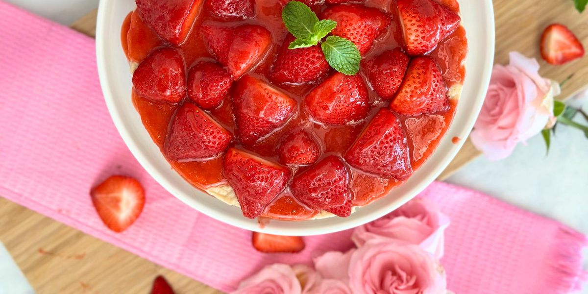 Vegan Cheesecake with Strawberries - Christine Avanti
